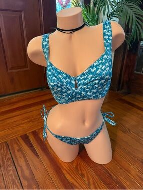 Victoria's Secret Bikini  Blue w/White palms